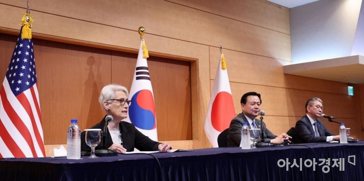 웬디 셔먼 미국 국무부 부장관이 8일 서울 종로구 외교부 청사에서 열린 한미일 외교차관 공동 기자회견에서 발언하고 있다./김현민 기자 kimhyun81@