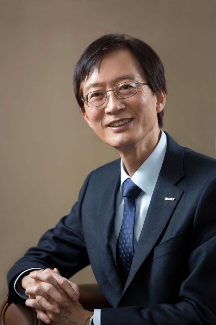 “구글 창업자, 노벨상 과학자 키우겠다” … 이용훈 UNIST 총장, ‘2022 한국의 영향력 있는 CEO’ 선정