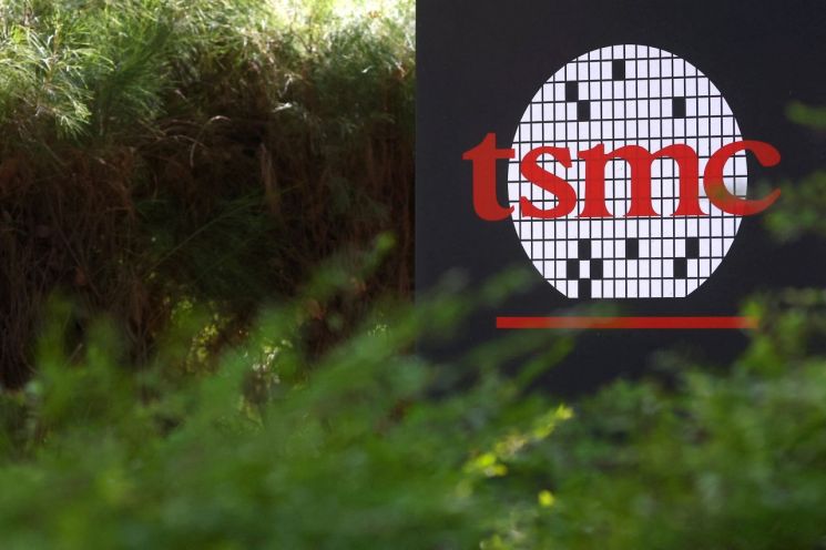 "인재 유출될 지도"…대만 TSMC 품는 日규슈의 고민
