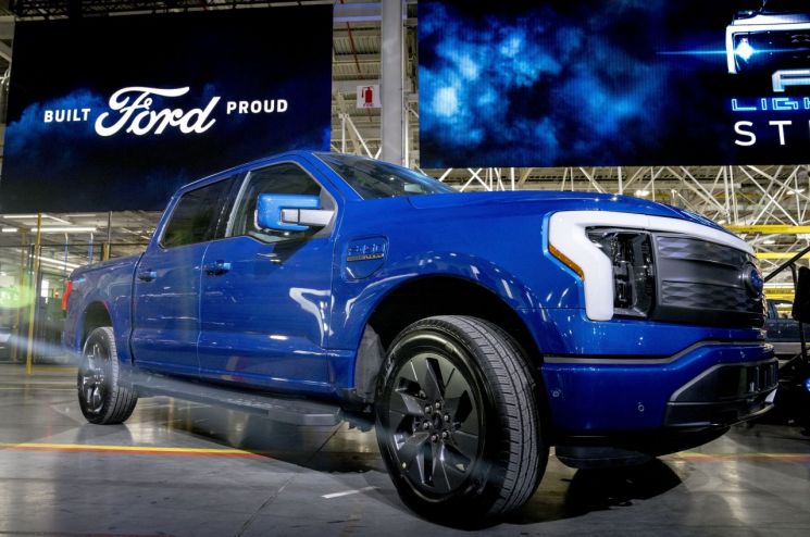 포드의 전기 픽업트럭 F-150 라이트닝. 지난해 사전계약을 받았고 최근 고객인도를 시작했다.＜이미지출처:연합뉴스＞