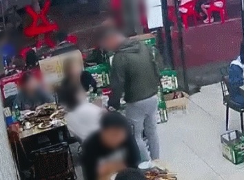 중국 식당서 남성 7명이 여성 집단구타…폭행 영상 일파만파