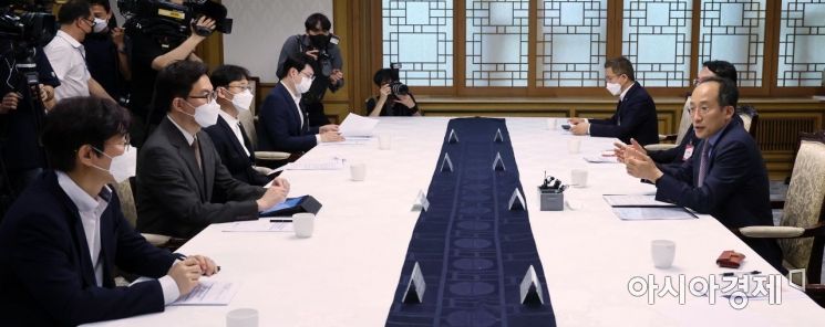 [포토] 부동산시장 전문가들과 간담회 나선 추경호 부총리