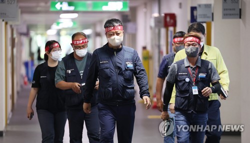 정부-화물연대 대화 재개…5차 실무대화에서 막판 타결 시도