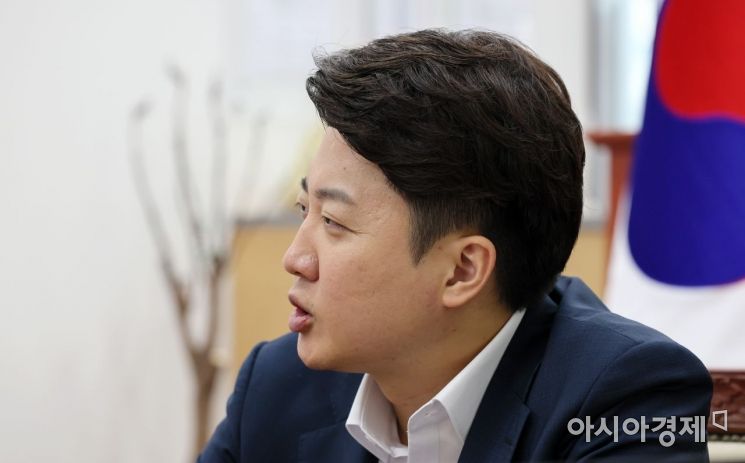 [인터뷰]이준석 "할 말도 못하는 당협 구조부터 깨버리겠다"
