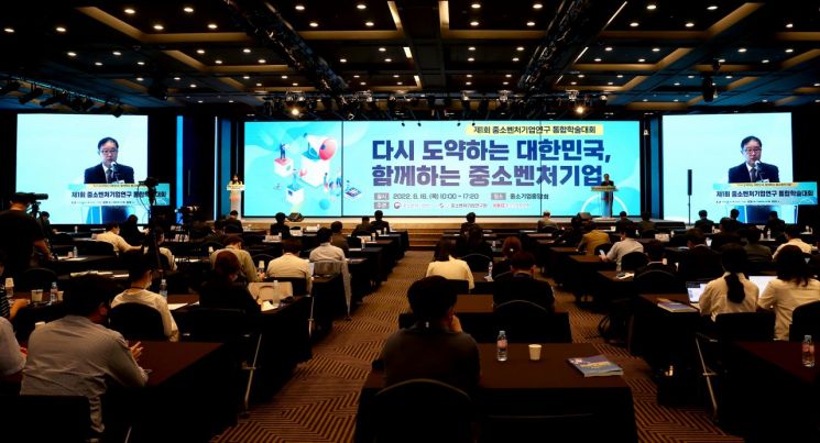 "소상공인 현금지원 신중해야" "中企 규제개혁 체감도 낮아" 목소리 