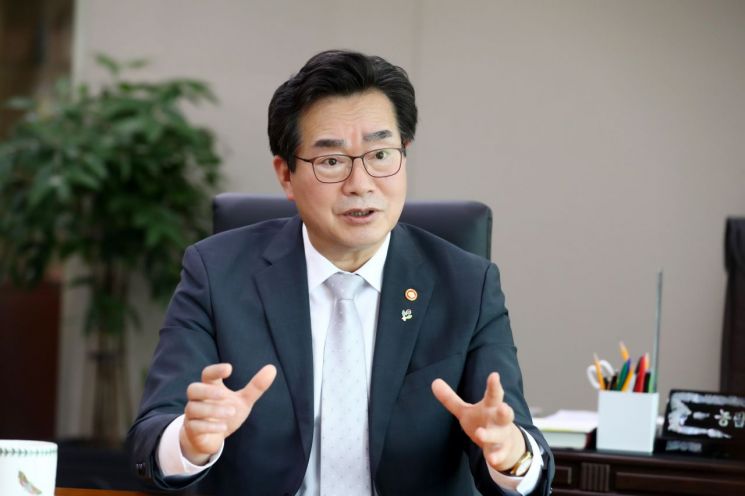 [아시아초대석]정황근 장관 "식량안보 시대, 자급률 50%대 국가 책임져야"