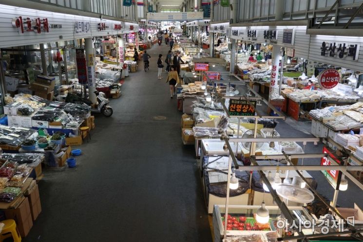 "소상공인, 코로나로 막대한 피해…대형마트 의무휴업 폐지 반대" 