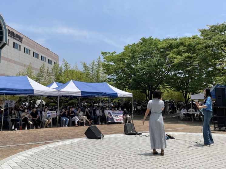 경남 창원시 성산구 성산아트홀 앞 놀이마당에서 올해 창원시 갓 탤런트가 개최됐다.