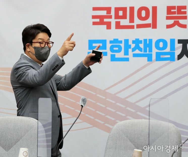 [포토] 권성동, 전임 정권 비디오 판독 요청(?)