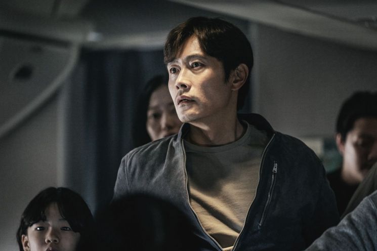 [칸에서 본 '비상선언'] 시의성 있고 전형성 탈피한 재난, 인상적 연기[리뷰]