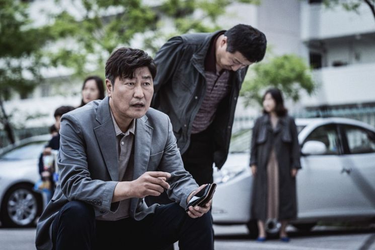 [칸에서 본 '비상선언'] 시의성 있고 전형성 탈피한 재난, 인상적 연기[리뷰]