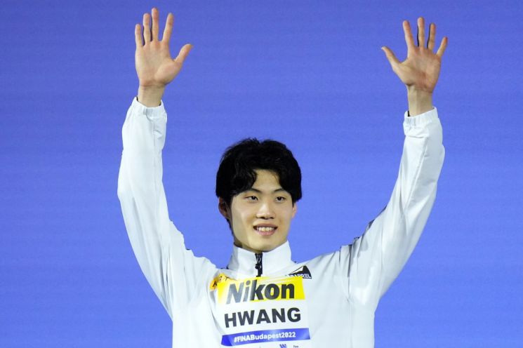 "박태환 넘은 신기록"…황선우, 세계선수권 자유형 200ｍ 은메달 획득