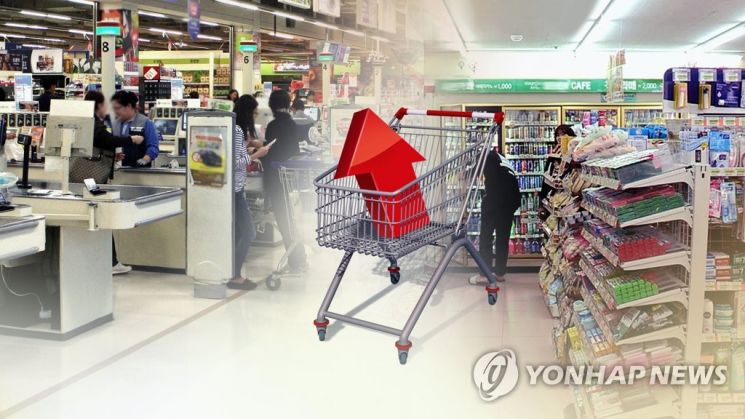 "하룻밤 호텔 숙박비 100만원…그냥 '홈캉스' 할래요" 서민들 '한숨'