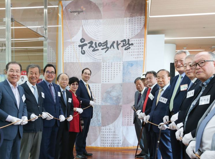 'M&A 잔혹사' 윤석금 웅진 회장, 이번엔 다를까