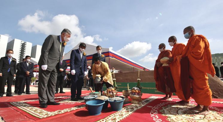 부영그룹, '우정 캄보디아 학교' 기공식 개최