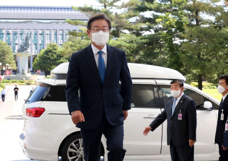 이재명, 오늘 野워크숍 참석… 불출마 압박 돌파하나