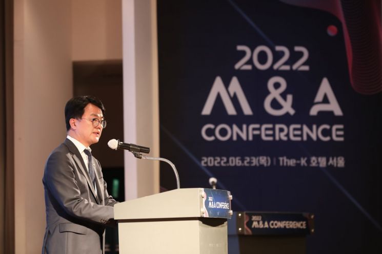 조주현 중소벤처기업부 차관이 23일 서울 양재 더케이호텔에서 열린 ‘2022 M&A 컨퍼런스’에 참석해 축사를 하고 있다.