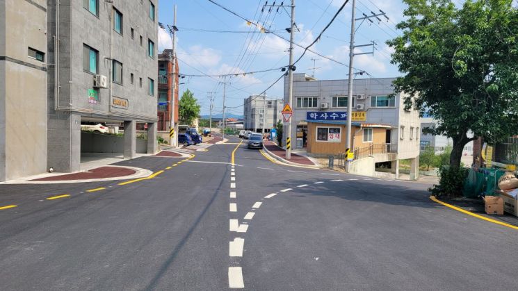 경북 경산시는 총 사업비 12억원을 들여 진량읍 평사2리에 길이 310m 폭 12m의 도시계획도로를 확장 개통했다.