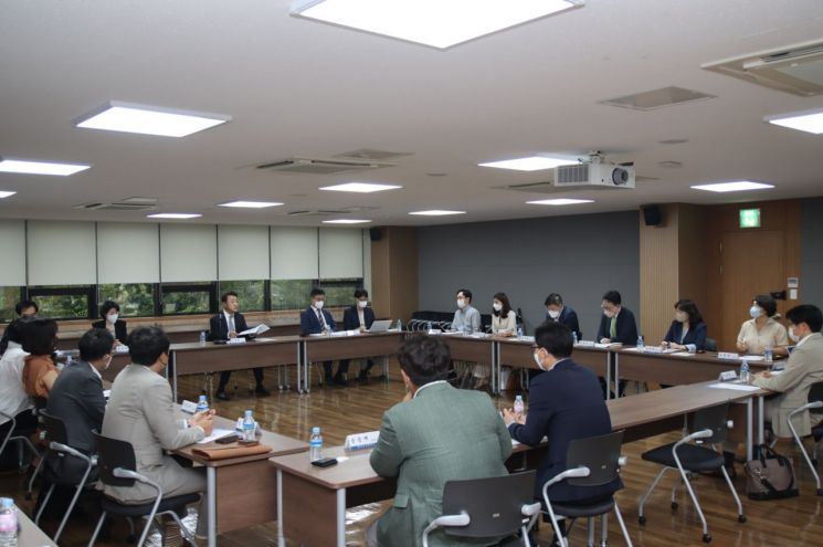 지난 23일 한국제약바이오협회 디지털헬스위원회가 첫 회의를 개최하고 있다.