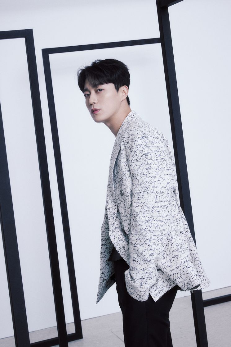 [인터뷰] 윤두준 "어라운드어스 설립, 함께라서 행복해요"