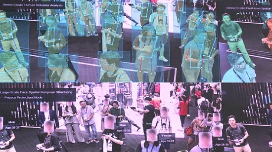 중국의 안면인식 AI 군중 모니터링 시스템. /사진=연합뉴스