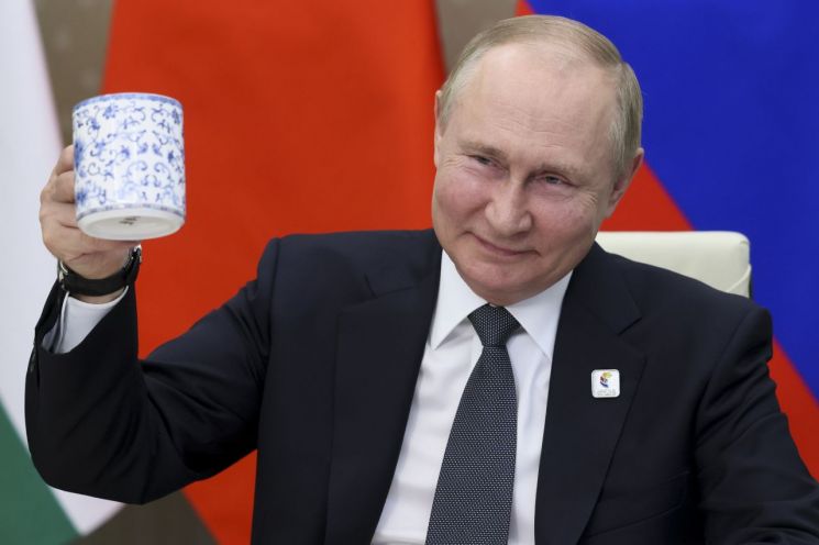 고유가에 웃는 푸틴…대러 제재에 오히려 발목 잡힌 서방