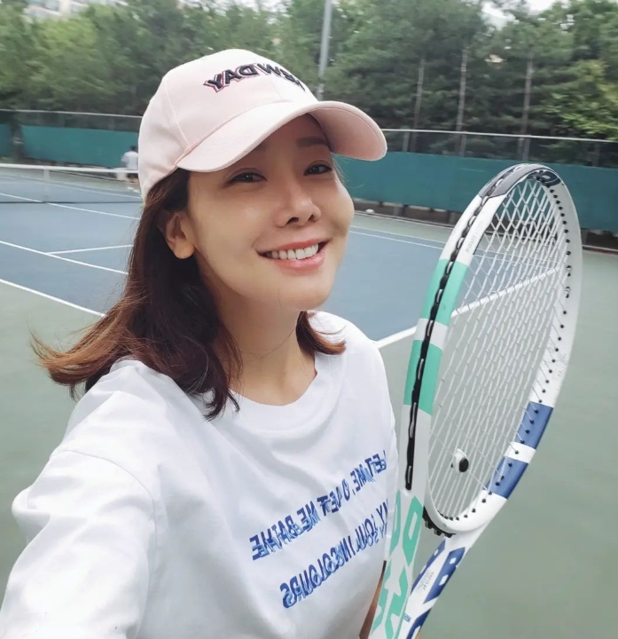 배우 소유진이 테니스를 즐기고 있다. 사진=소유진 인스타그램