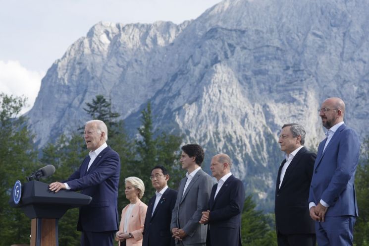 G7정상회의 찾은 바이든 "푸틴, 서방 분열 원해...그렇게 되지 않을 것"