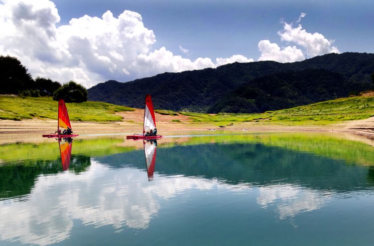 [조용준의 여행만리]구름 물든 호수 '화룡점정'을 찍다, 파로호에 그린 수채화