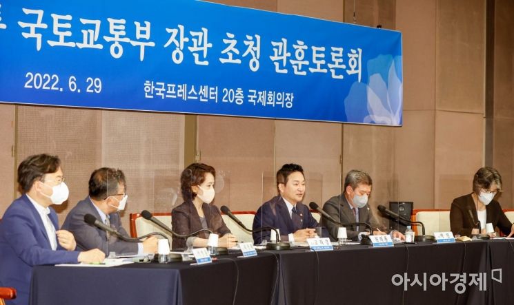 [포토]관훈토론회 참석한 원희룡 장관