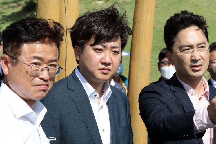 경찰 '이준석 성접대 의혹' 김성진 참고인 조사