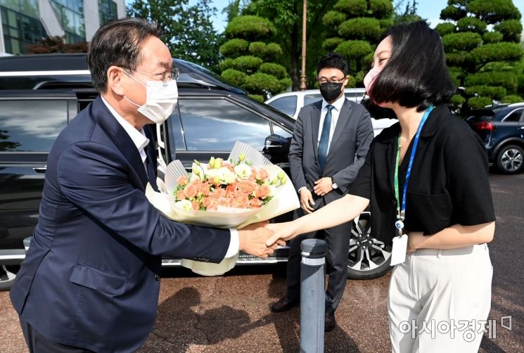 유정복 인천시장 업무 시작…취임식은 오후 문화예술공연으로 개최
