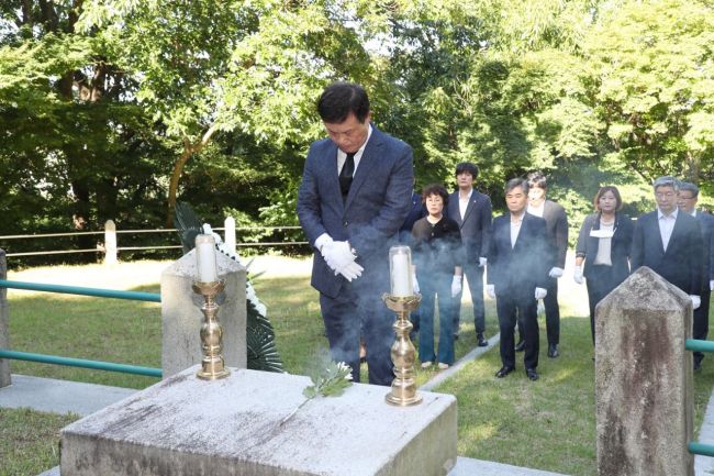 이학수 정읍시장, 충혼탑 참배로 공식 일정 시작