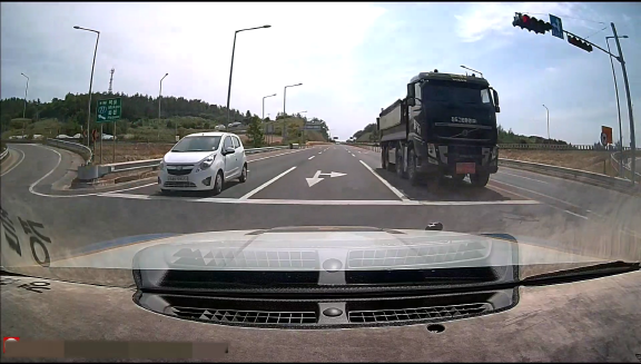 전남경찰, 200km/h로 도주한 차량 절도범 시민과 함께 붙잡아