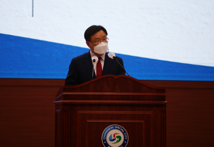 “팍팍한 시민 삶에 희망과 용기 드릴 것” 홍남표 창원특례시장 취임