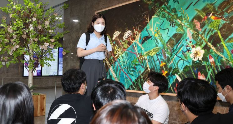 한 달 만에 공개행사 등장한 박지현… "전당대회 출마, 조만간 입장 밝히겠다"