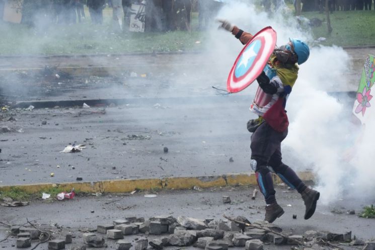 최근 남미 에콰도르에서 연료비 급등에 따른 생활고를 호소하는 반정부 시위가 확산했다. [이미지출처=AP연합뉴스]