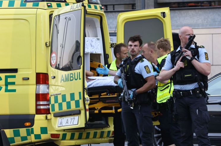 덴마크 코펜하겐 쇼핑몰 총격 사건에 "3명 사망"…20대 용의자 체포(종합)