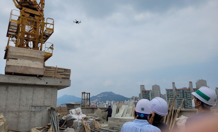 노원구, 드론 활용 타워크래인 안전점검 등 풍수해 대책 진화...수락산 무장애 숲길 개통 