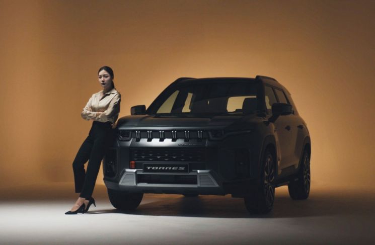 쌍용 토레스 신차 소개, 가상인간 루시가 맡는다