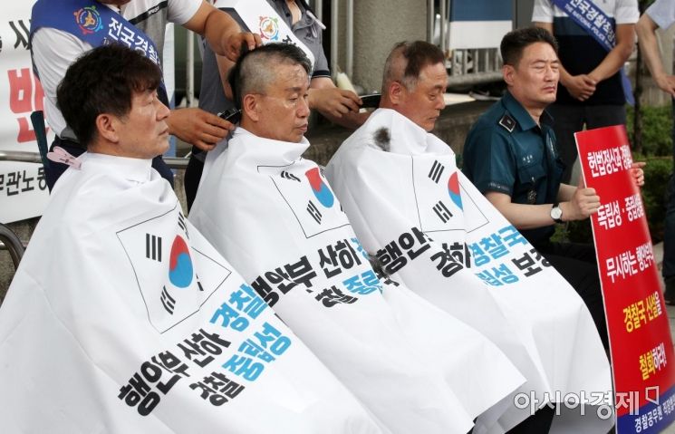 [포토] 경찰직장협의회, 행안부 경찰국 철치 반대 삭발식