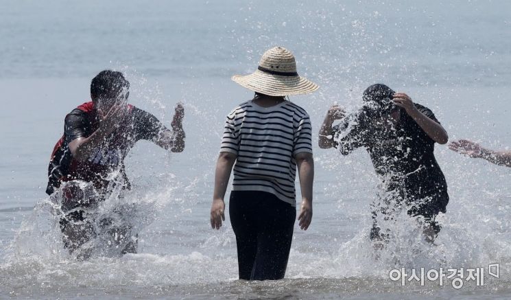 기사 내용과 무관한 해수욕장 사진. 아시아경제DB