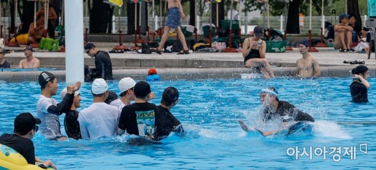 [포토]'시원하게 풍덩!'