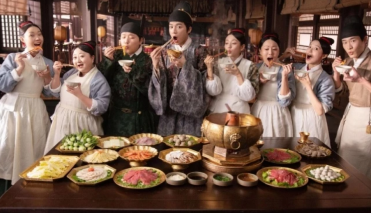 중국 드라마 '진수기'에서 등장인물들이 입은 의복이 한복과 유사해보인다는 지적이 나온다. 사진=디즈니+