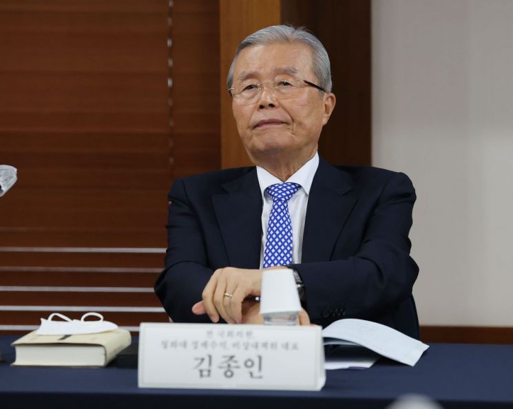 김종인이 분석한 '윤 대통령 지지율 하락' 이유 