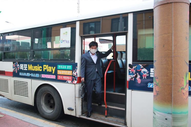 김경현 무안군의회 의장, 첫 출근 시내버스 이용