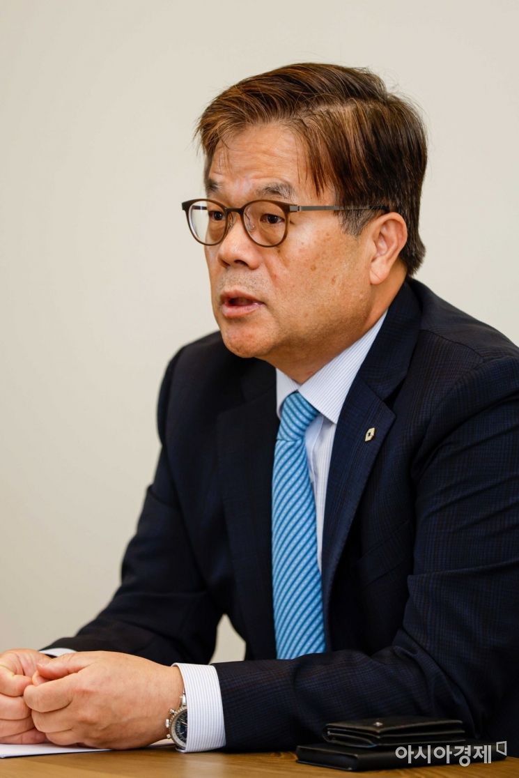 오익근 대신증권 대표가 6일 서울 중구 대신343빌딩에서 인터뷰 하고 있다./강진형 기자aymsdream@