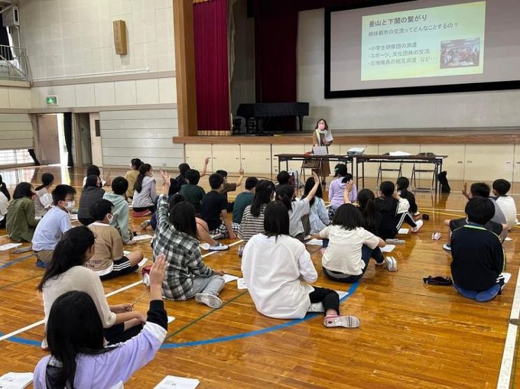 시모노세키시 무카이초등학교에서 진행한 사전수업 모습.