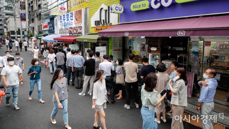 [포토]폭염에 북적이는 콩국수 판매 음식점