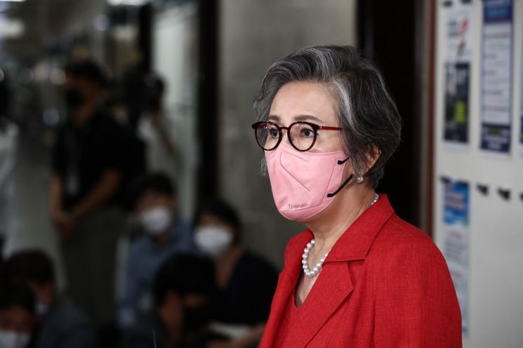국민의힘 윤리위원장 “윤핵관 기획 징계, 부적절한 발언”